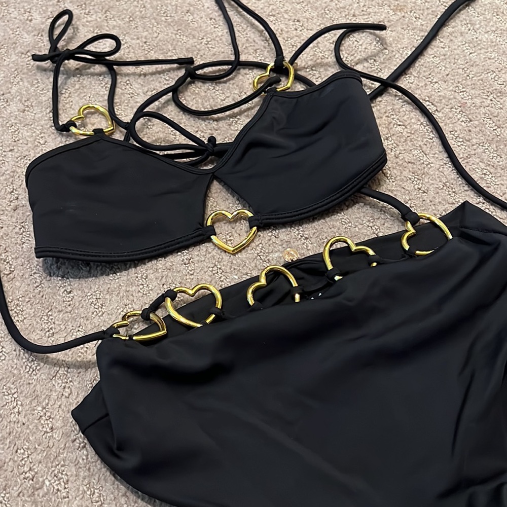Xs For Love And Lemons Two Piece View 3